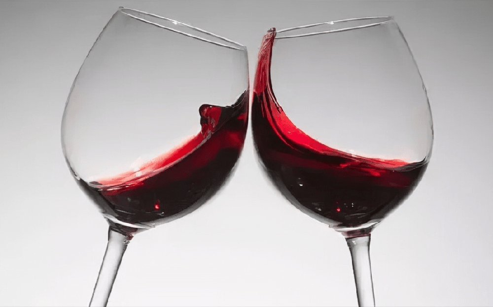 午夜免费三级片应该怎样搭配酒杯？